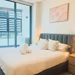 Cozy Sydney Cbd Apartment With Infinity Pool