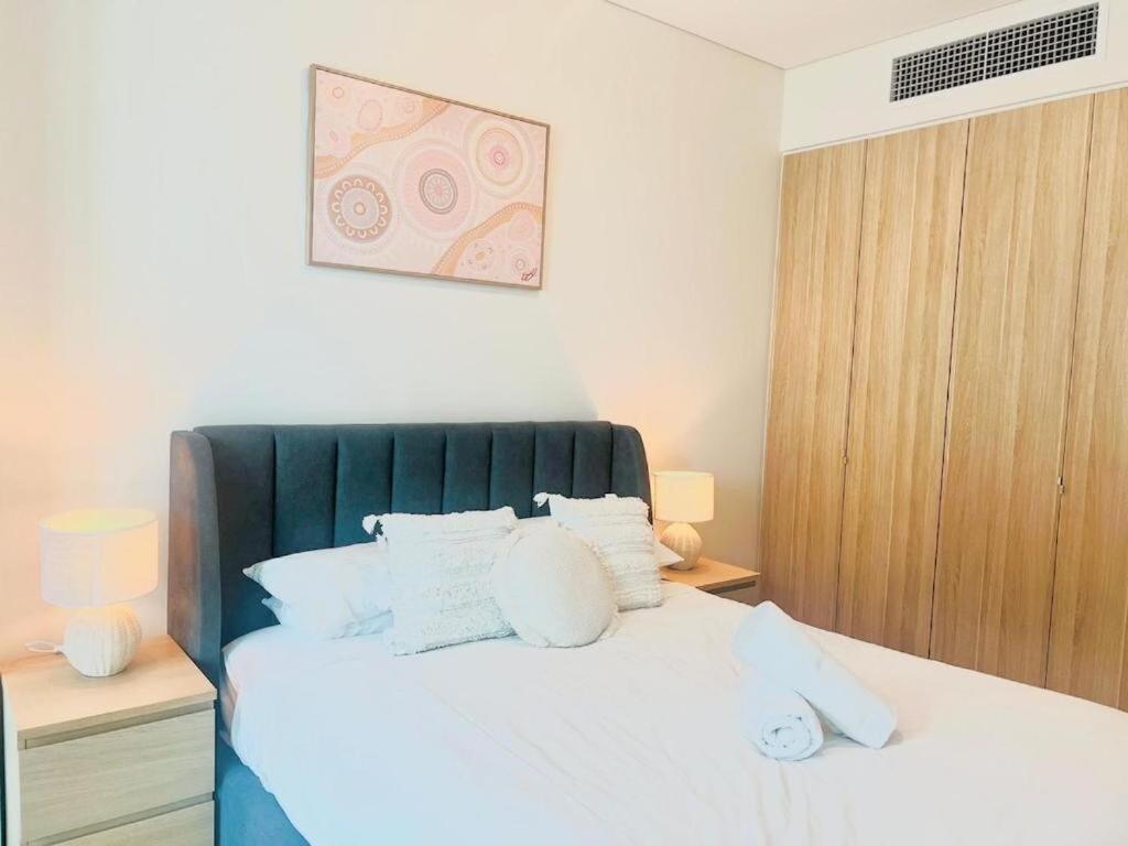 Cozy Cbd With Infinity Pool Sydney